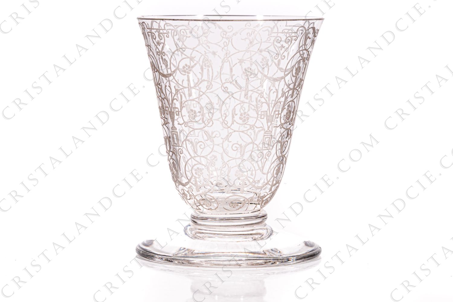 Verre à liqueur en cristal de Baccarat modèle Michelangelo présentant un important décor gravé photo-1