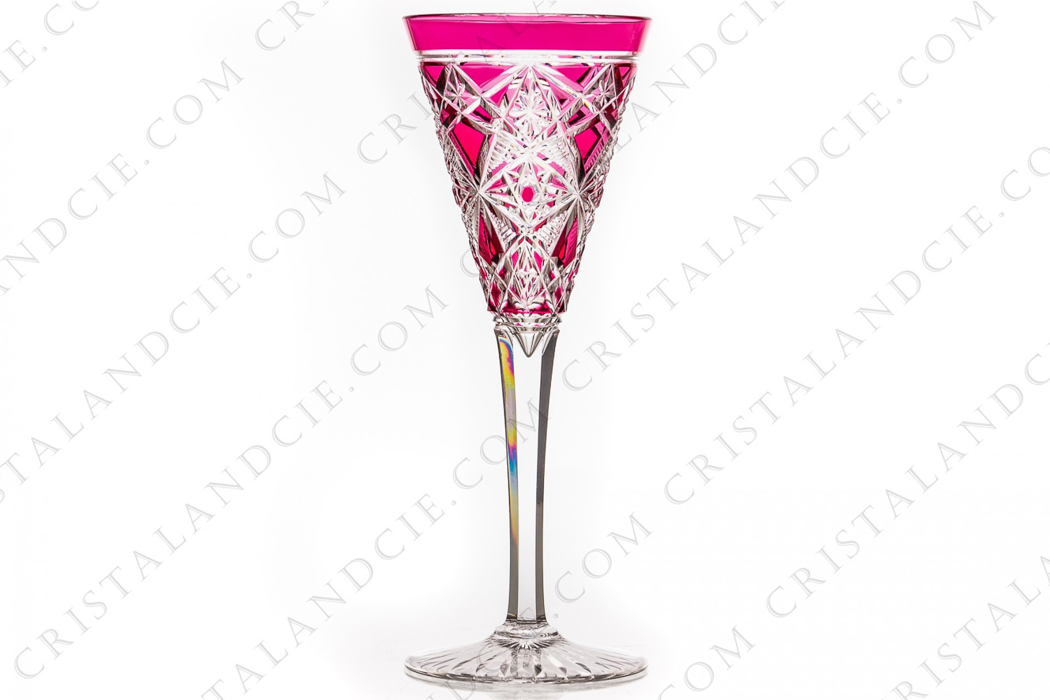 Verre à Madère en cristal double couches rose de Baccarat modèle Lagny présentant un important décor taillé sur la paraison et le pied photo-1
