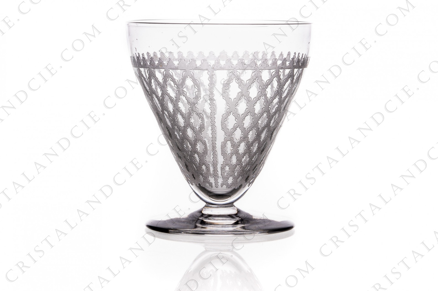 Verre à Porto en cristal de Baccarat modèle Alhambra, à décor gravé photo-1