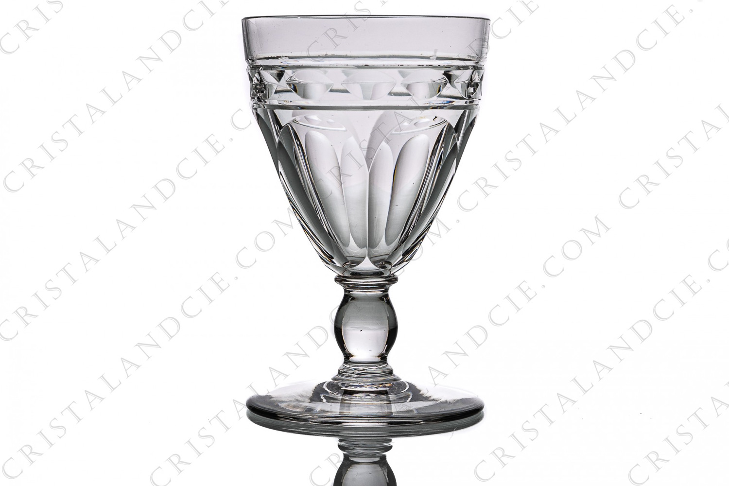 Verre à Porto n°5 en cristal de Baccarat modèle Campsegret orné de côtes plates et d une frise photo-1