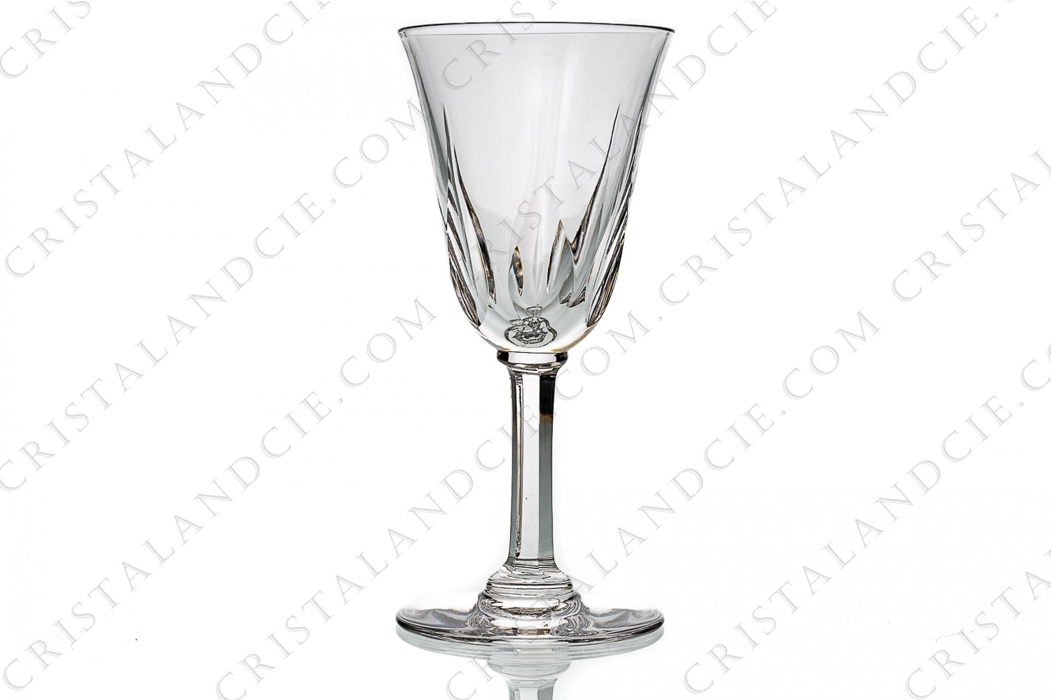 Sherry glass n°5 in crystal by Saint-Louis pattern Cerdagne with a cut pattern photo-1