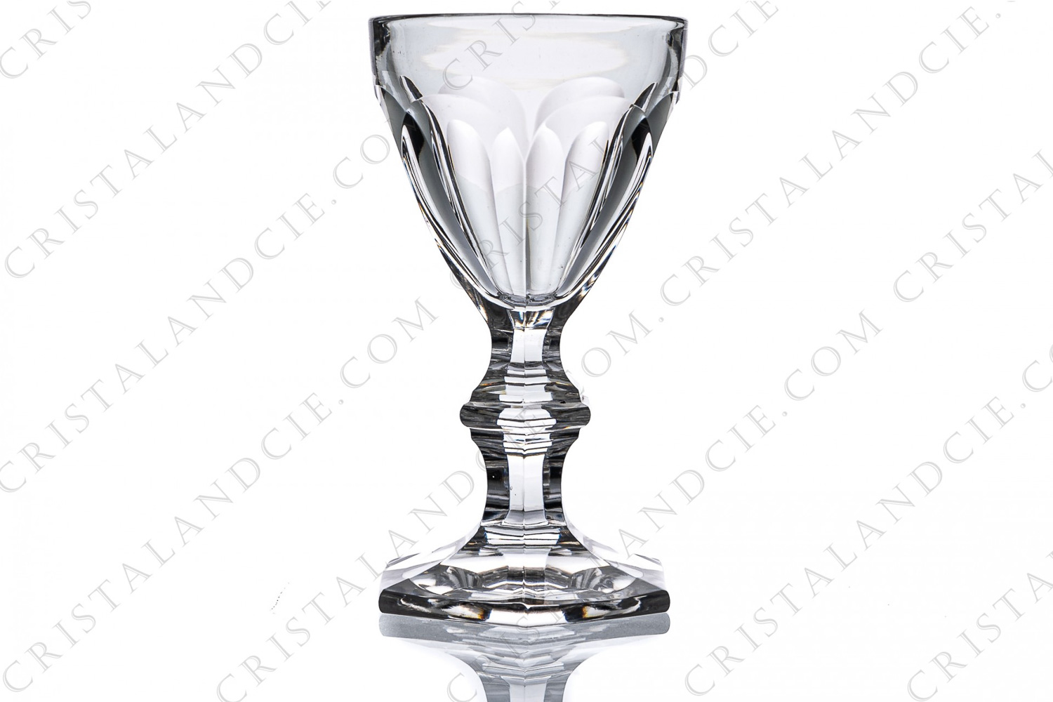 Sherry glass n°5 in crystal by Baccarat pattern Harcourt with an important cut pattern photo-1