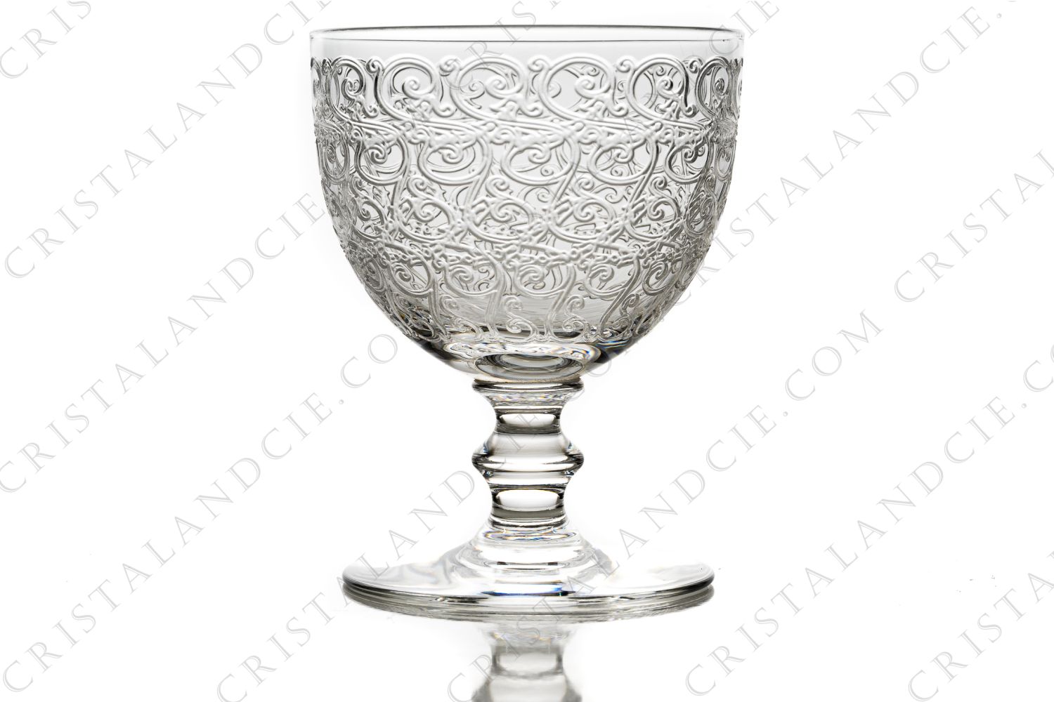 Sherry glass n°5 in crystal by Baccarat pattern Rohan with an important engraved pattern and a ring on the stem photo-1