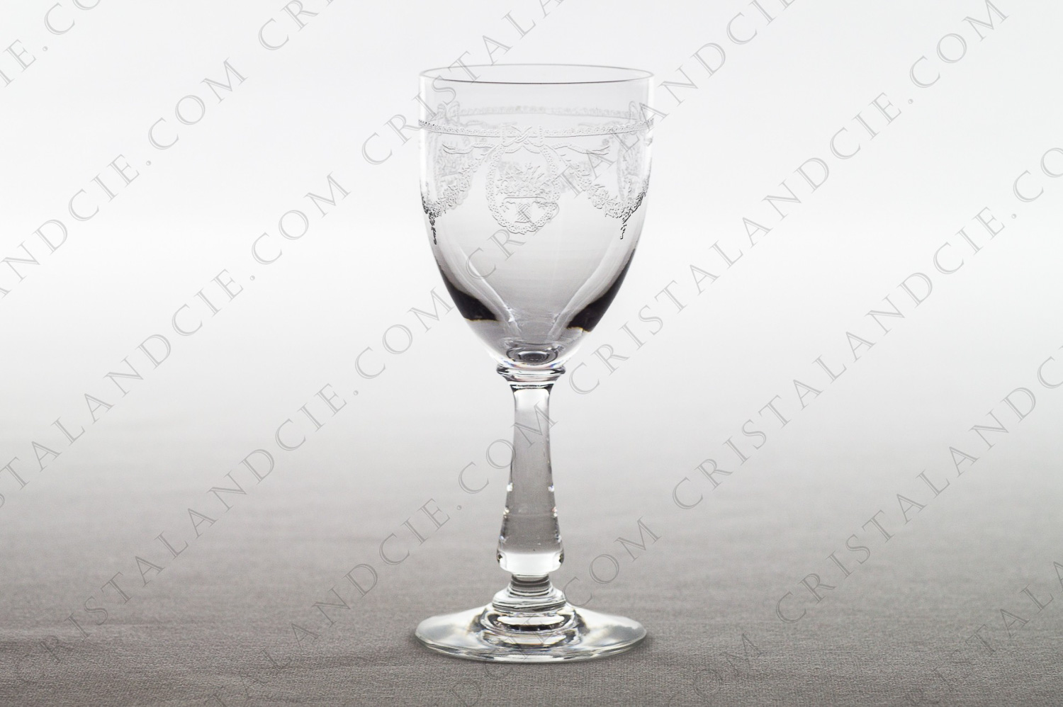 Verre à Porto n°5 en cristal de Saint-Louis modèle Sapho gravure au cristal de roche à décor de bouquets et guirlandes de fleurs photo-1