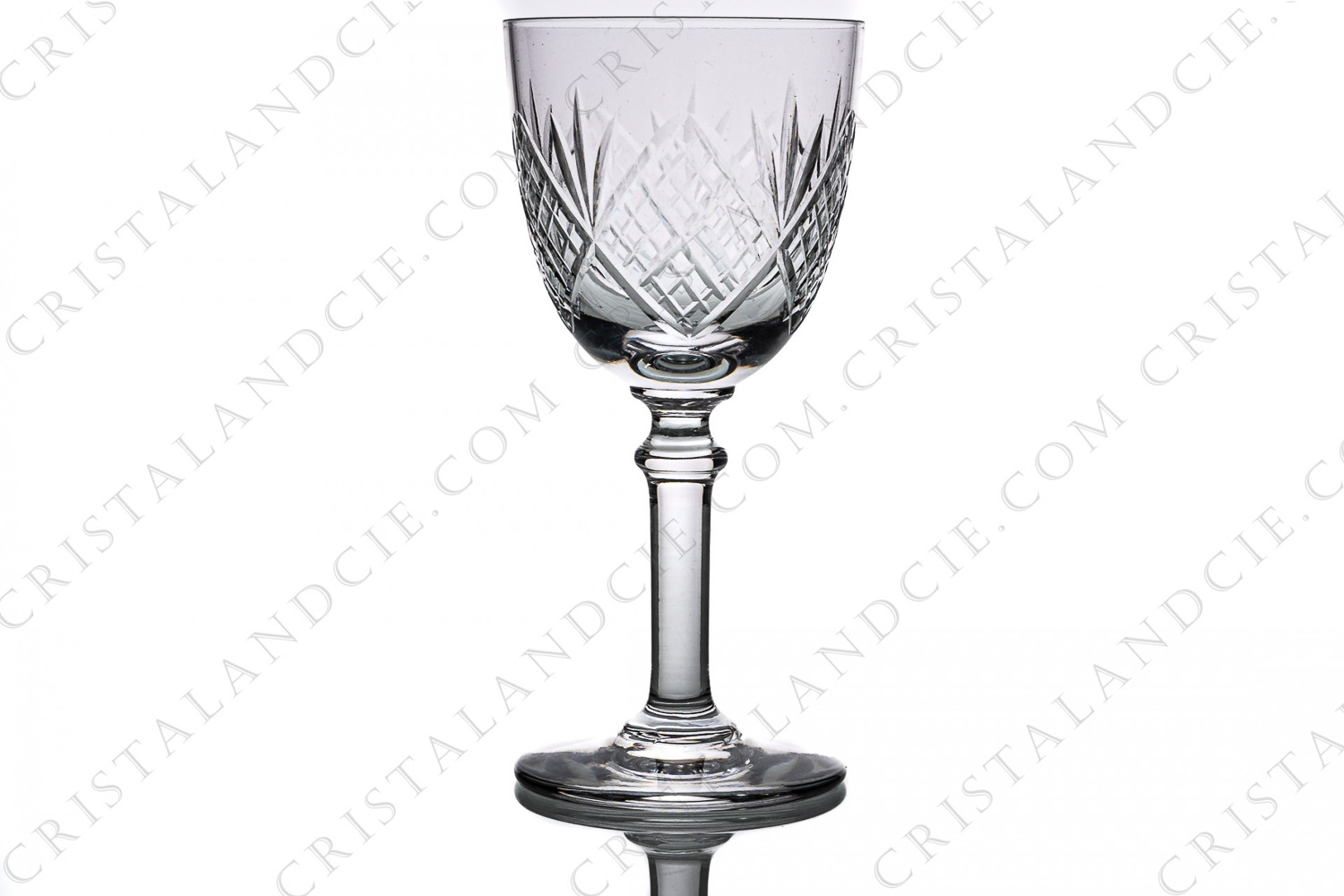 Verre à Porto n°5 en cristal de Saint-Louis présentant un décor taillé photo-1