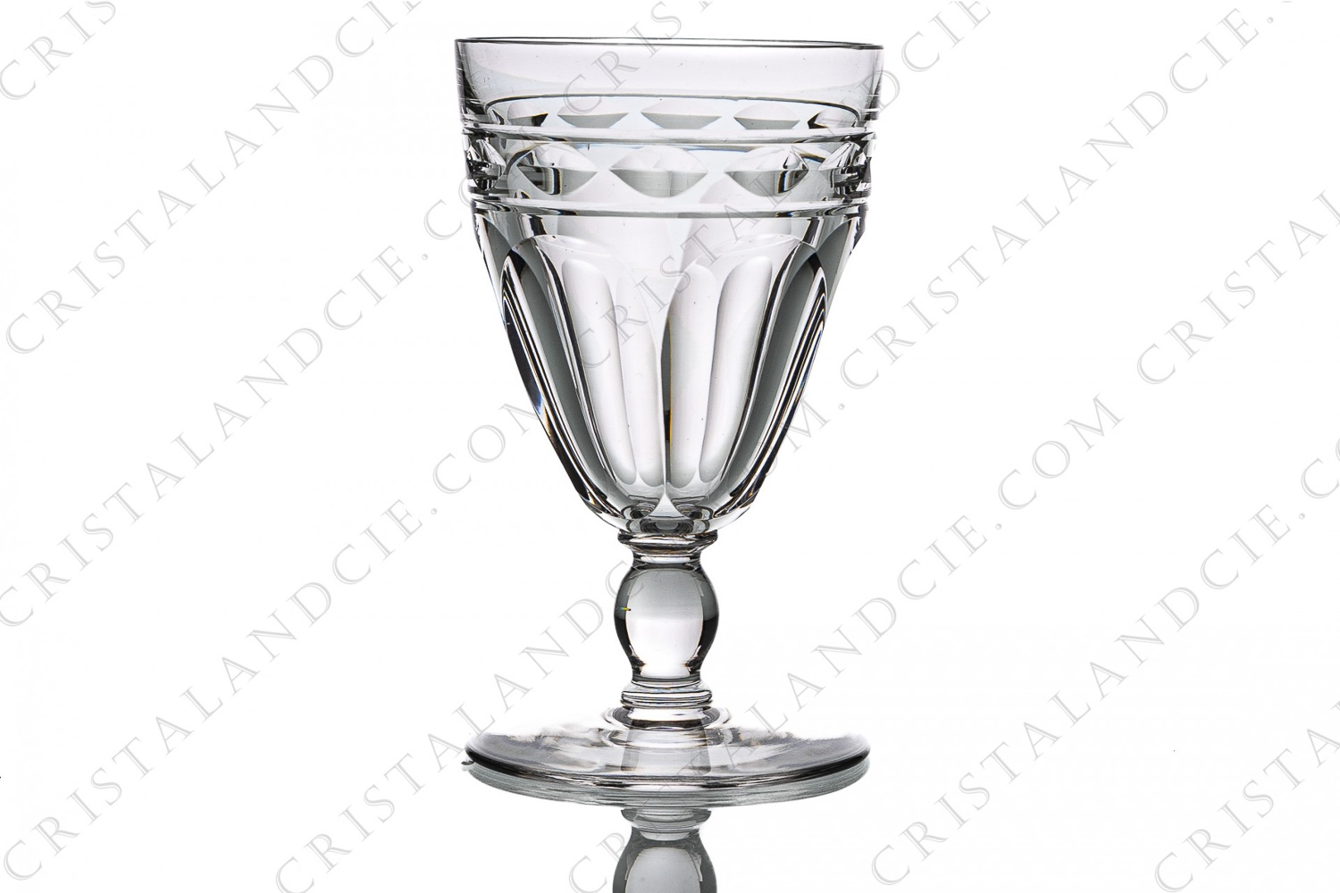 Wine glass n°4 in crystal by Baccarat pattern Campsegret decorated with flat cuts and a frieze photo-1