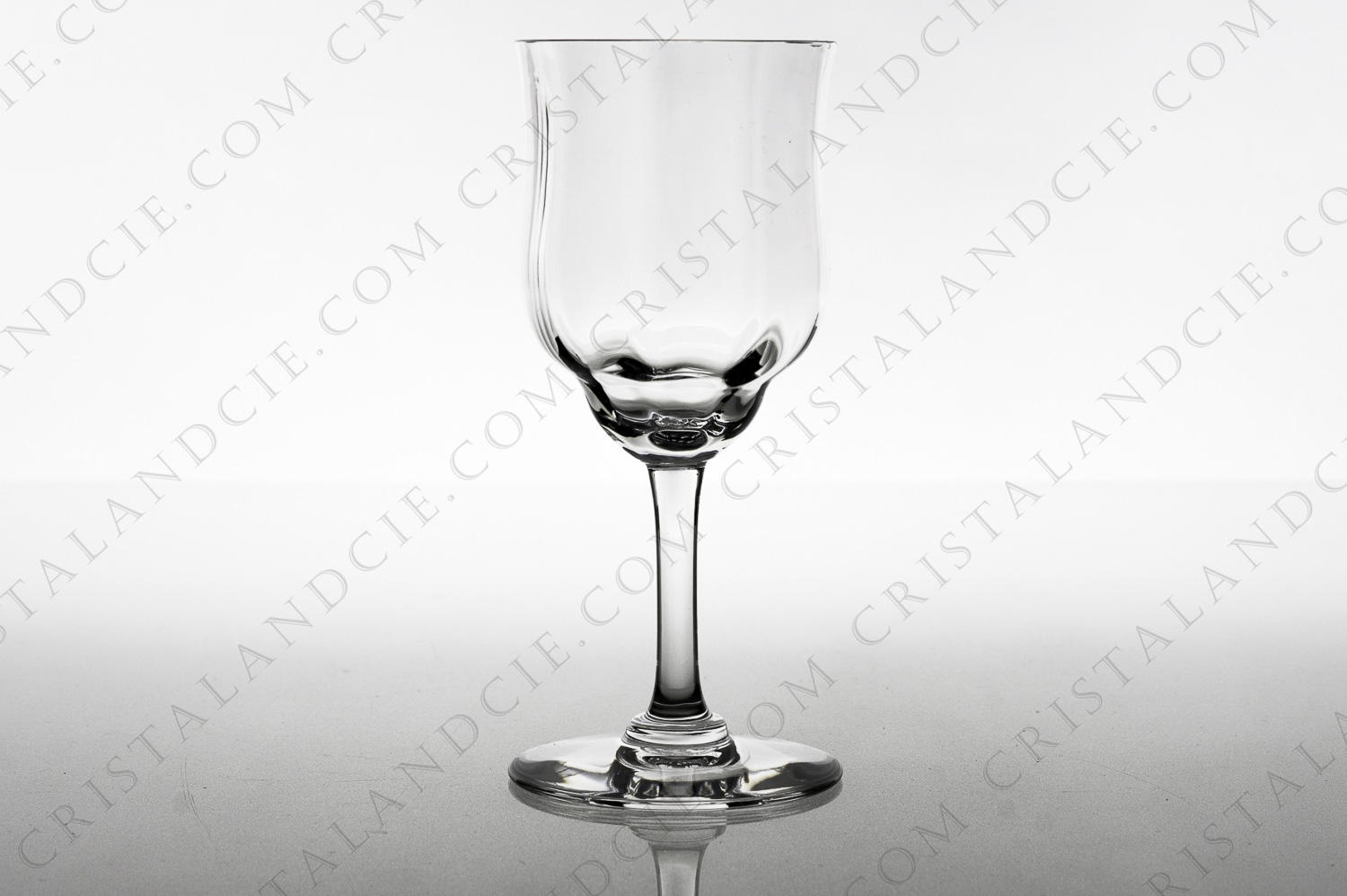 Wine glass n°4 in crystal by Baccarat pattern Capri photo-1