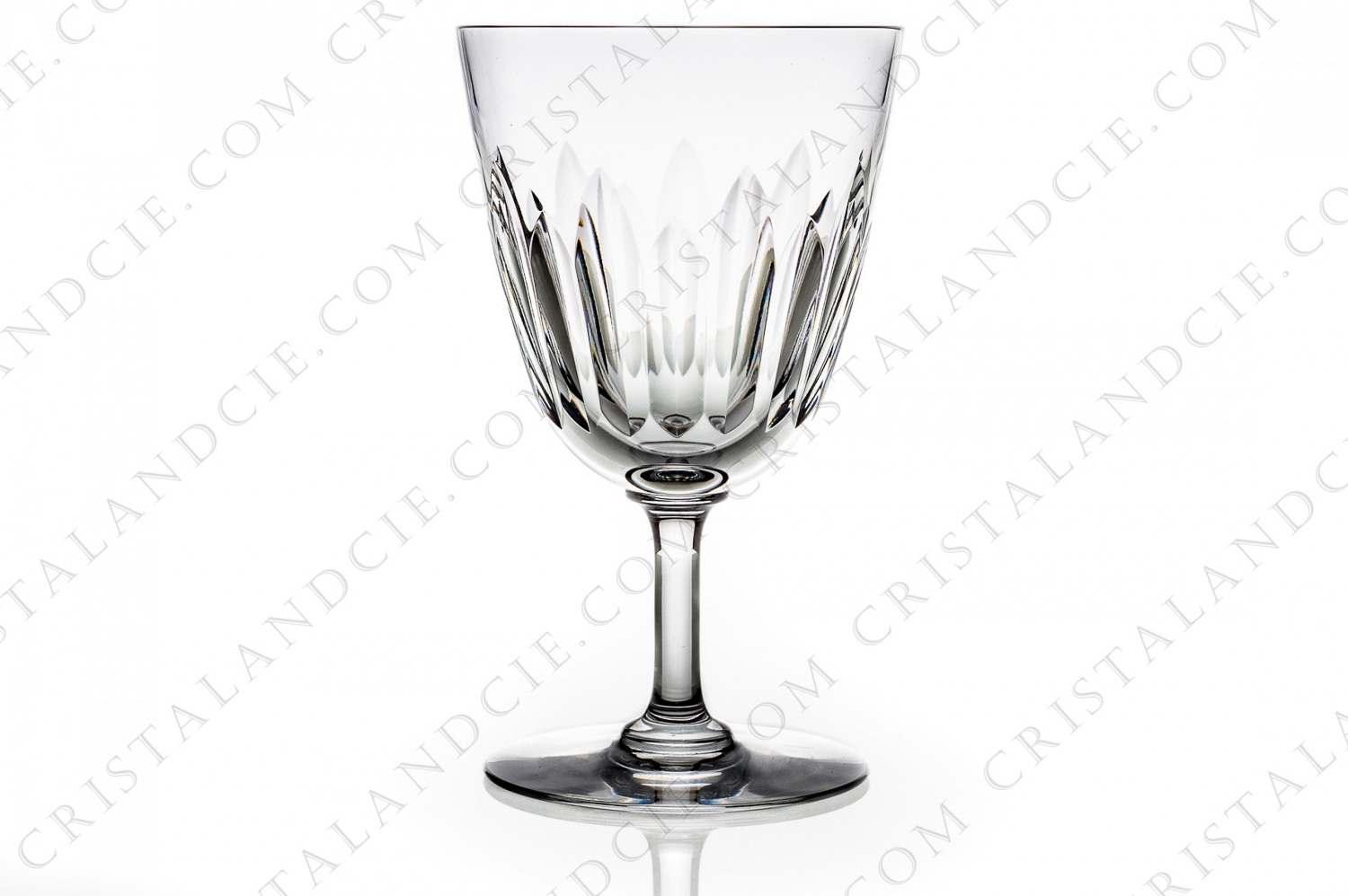 Verre à vin n°3 en cristal de Baccarat modèle Cassino à décor de biseaux taillés photo-1
