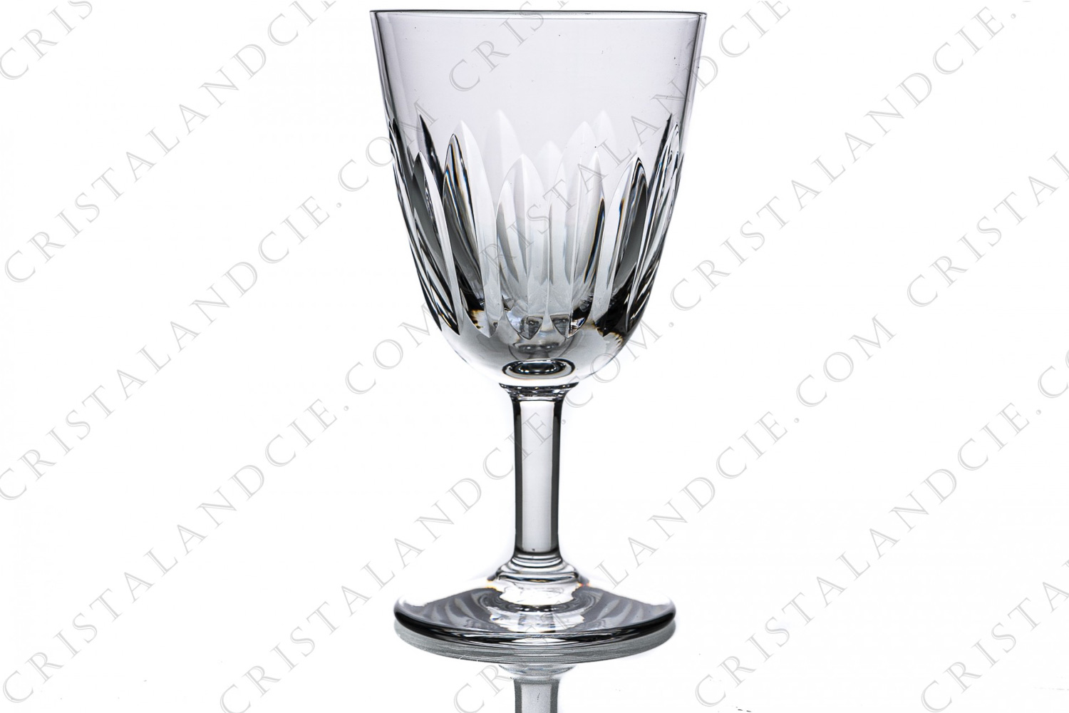 Wine glass n°4 in crystal by Baccarat pattern Cassino decorated with cut bevels photo-1