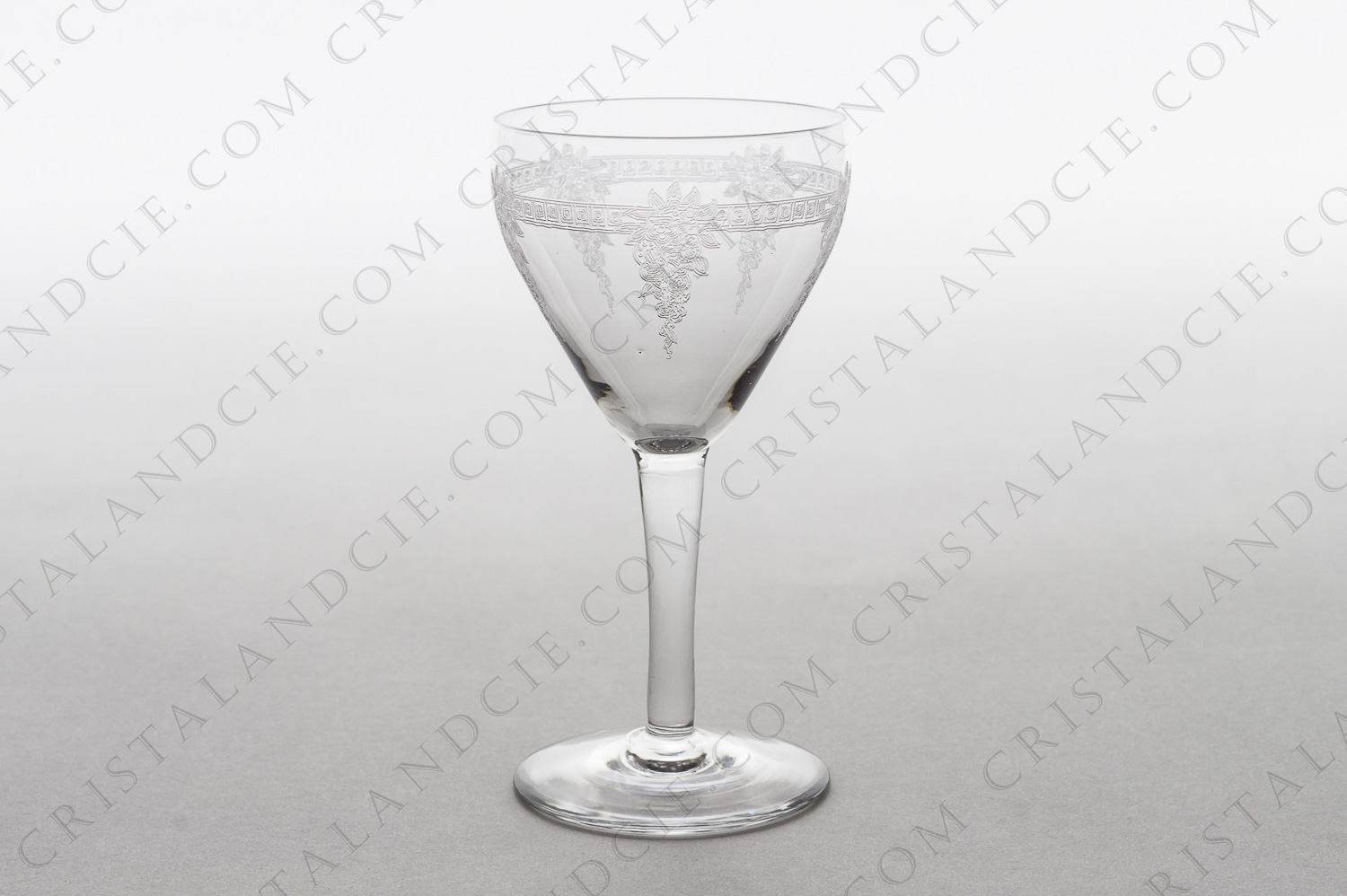 Wine glass n°4 in crystal by Saint-Louis pattern Coli, with an incised decor of frieze and bouquet of flowers photo-1