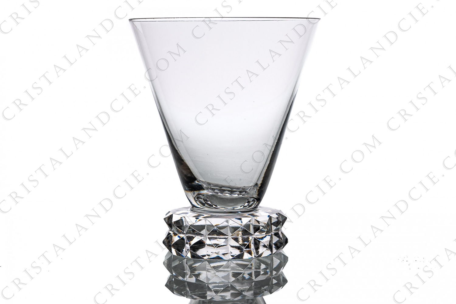 Verre à vin n°3 en cristal de Saint-Louis modèle Diamant dont le pied est orné de pointes de diamant photo-1