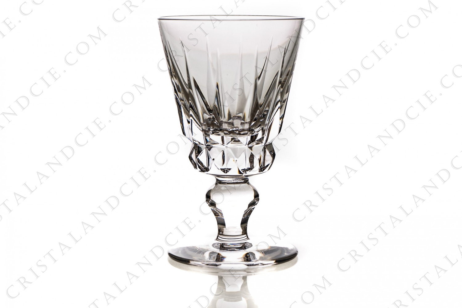 White wine glass n°4 in crystal by Saint-Louis pattern Guernesey with a cut pattern of bevels on the gob photo-1