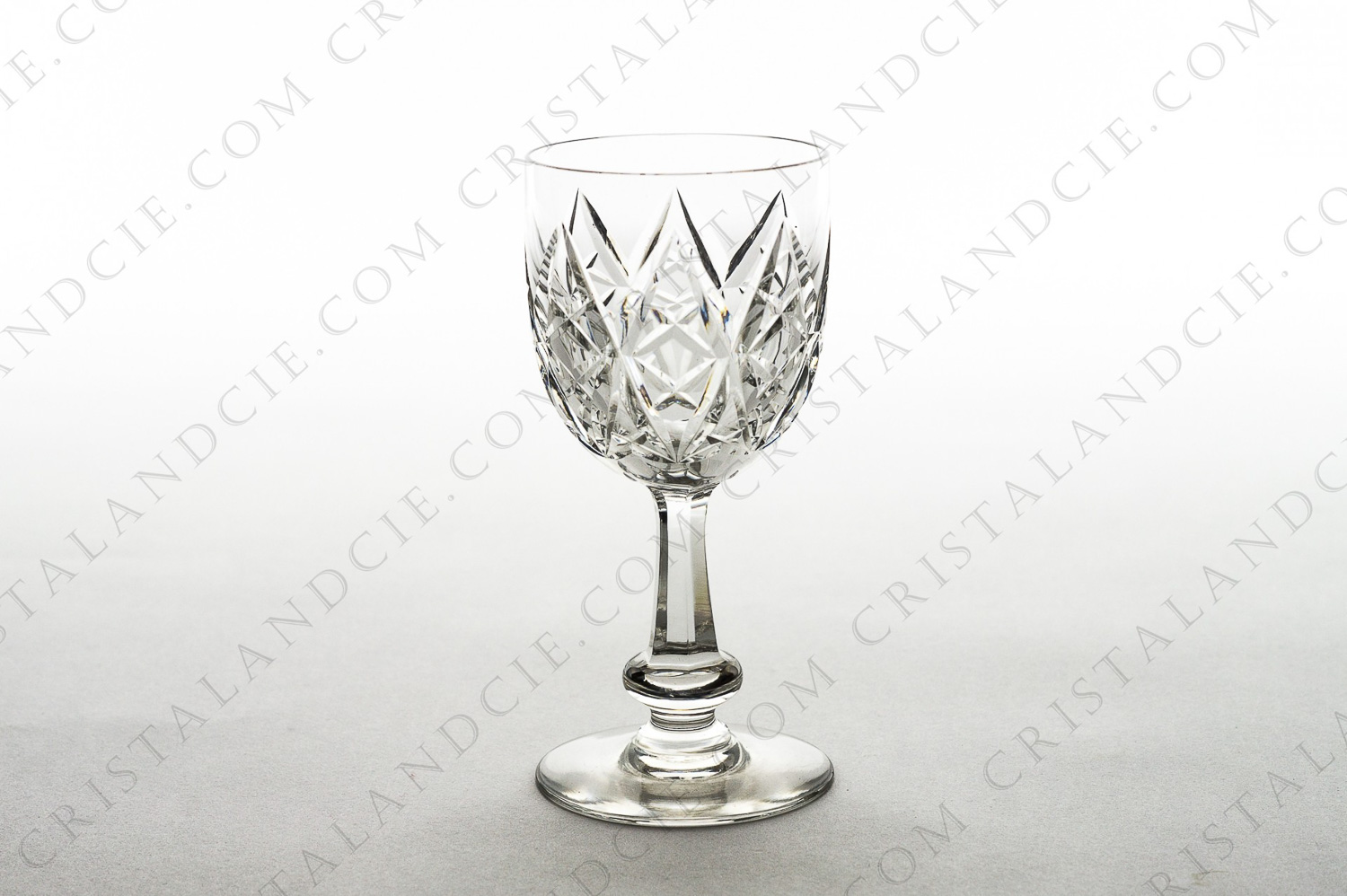 Wine glass n°4 in crystal by Baccarat pattern Harfleur with a cut pattern on the parison and the stem photo-1