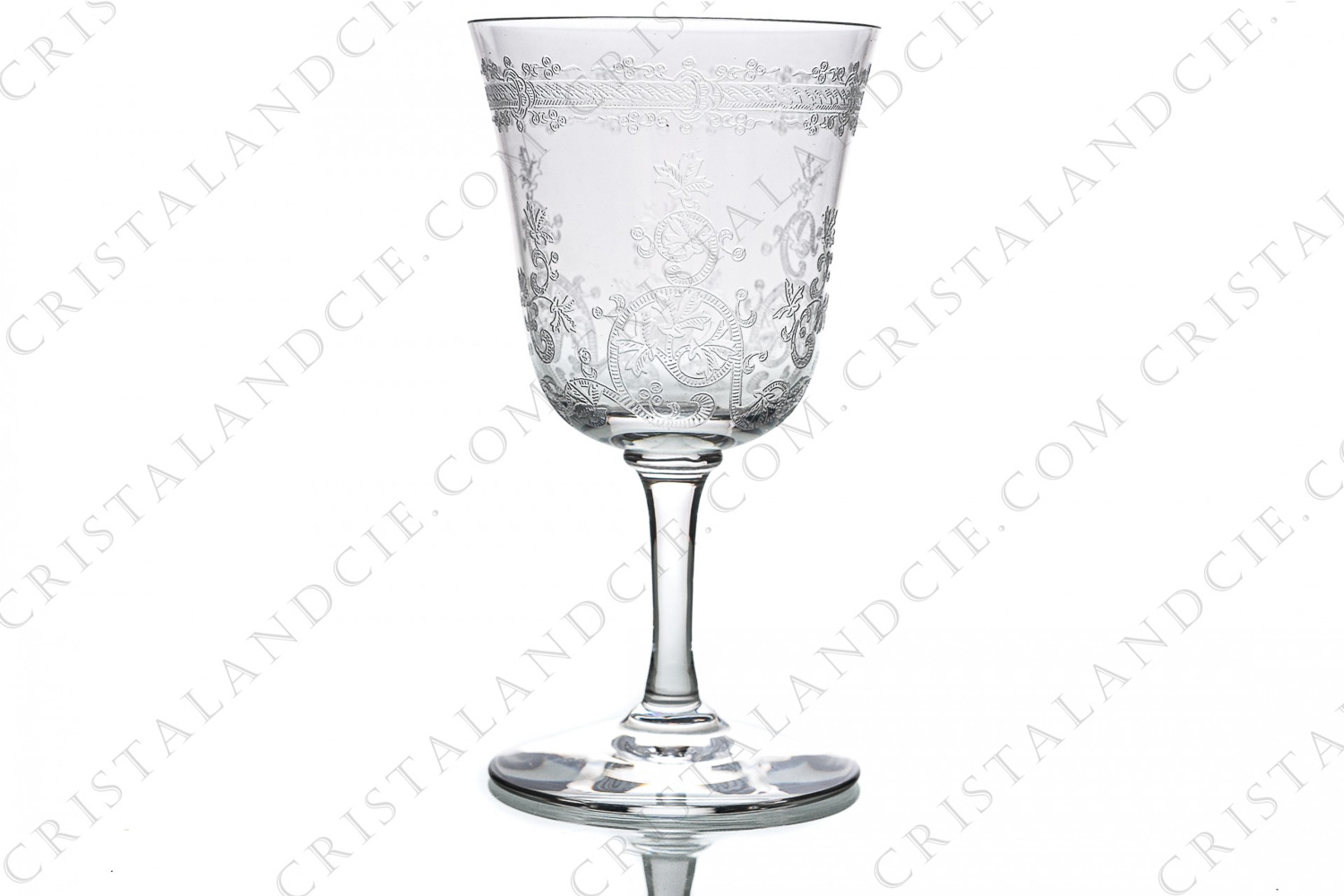 Wine glass n°4 in crystal by Baccarat pattern Lafayette with an important engraved pattern of vegetables arabesques photo-1