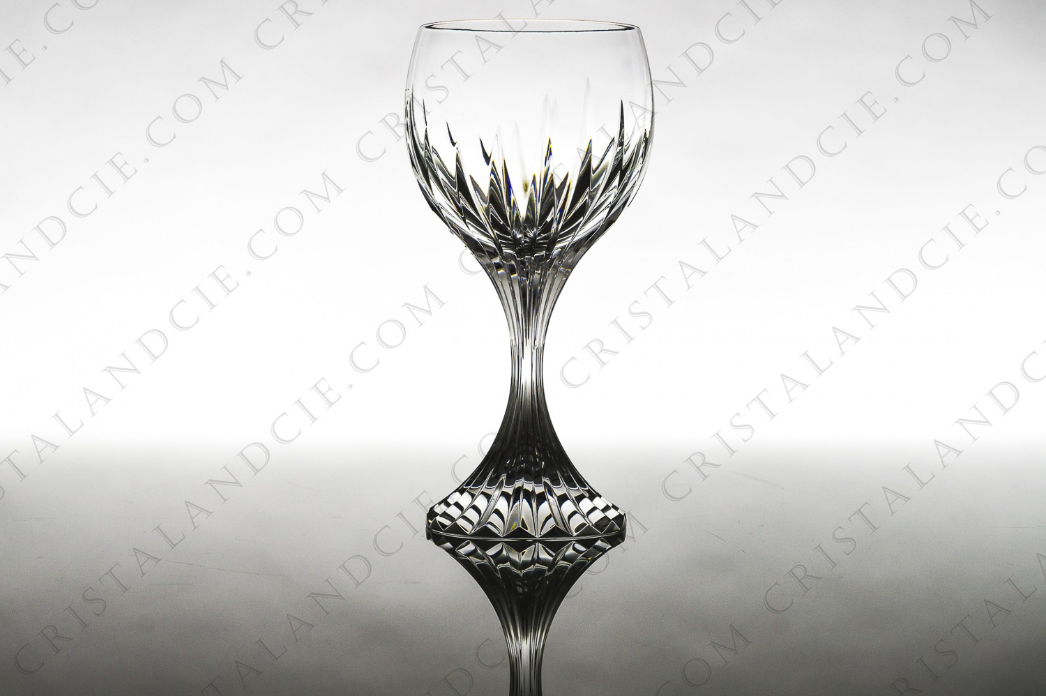 Wine glass n°3 in crystal by Baccarat pattern Masséna with deep orgue bevel cuts photo-1