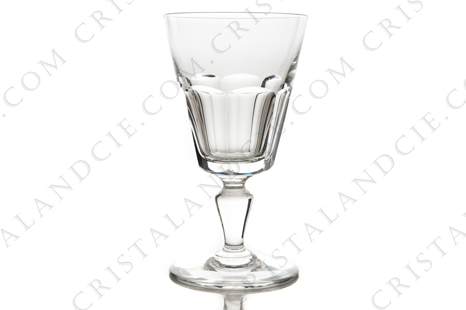 Verre à vin blanc n°4 en cristal de Baccarat modèle Missouri à décor taillé de côtes plates photo-1