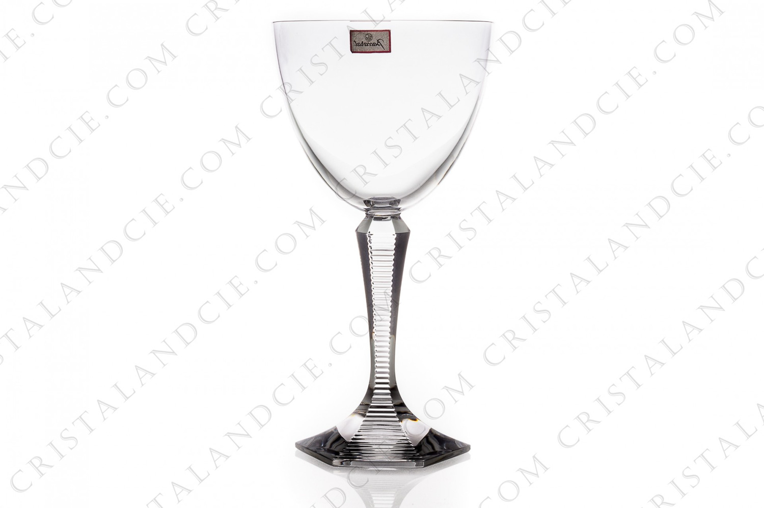 Verre à vin n°3 en cristal de Baccarat modèle Opéra dont la jambe et le pied sont ornés de côtes plates et de stries sur une côte photo-1