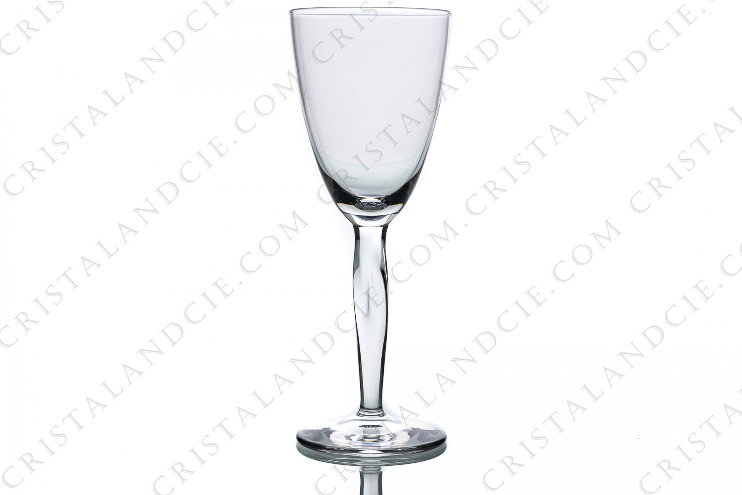 Verre à vin n°4 en cristal de Daum modèle Ovédélia présentant un pied torsadé photo-1