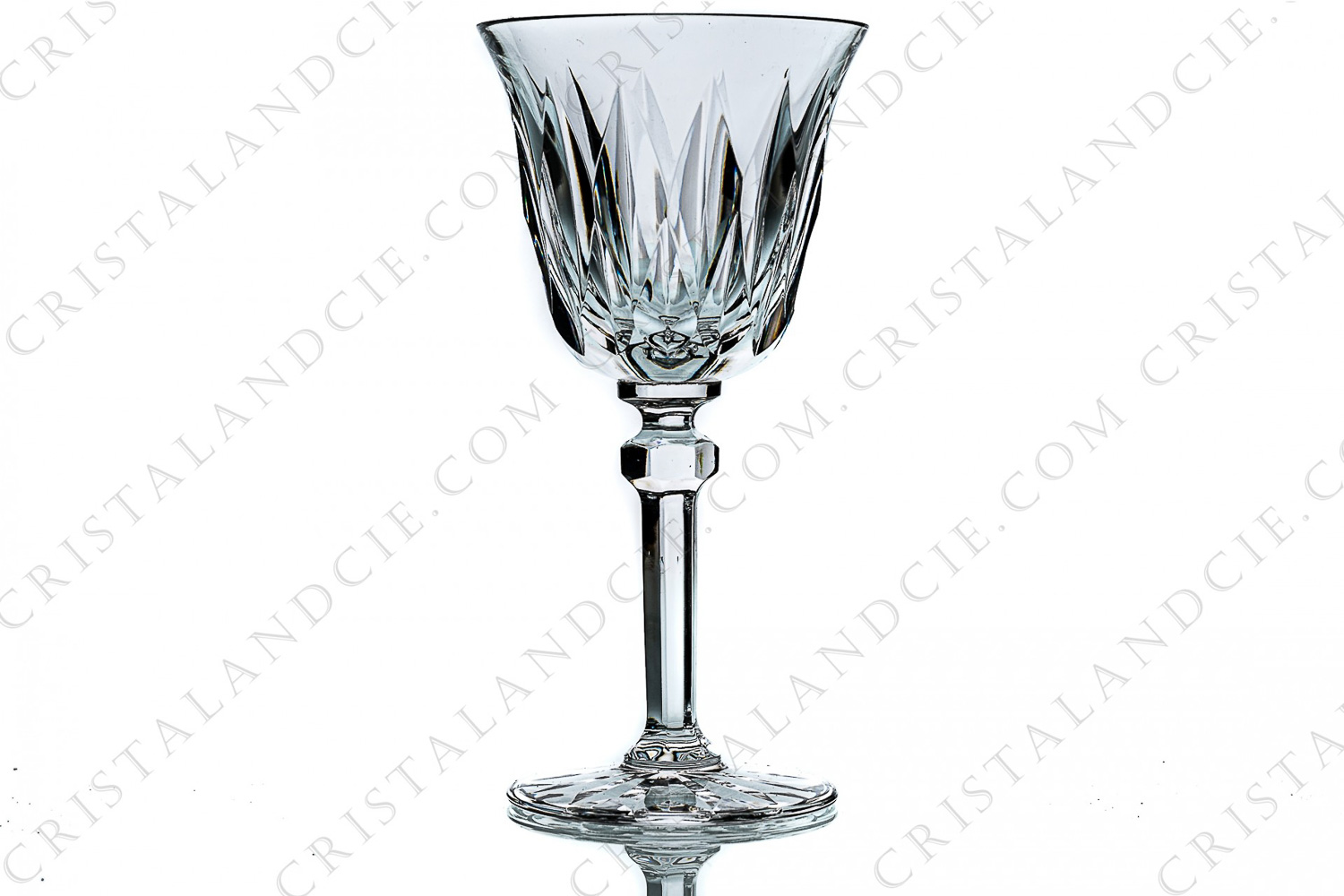 Wine glass n°4 in crystal by Saint-Louis pattern Provence with an important cut pattern photo-1