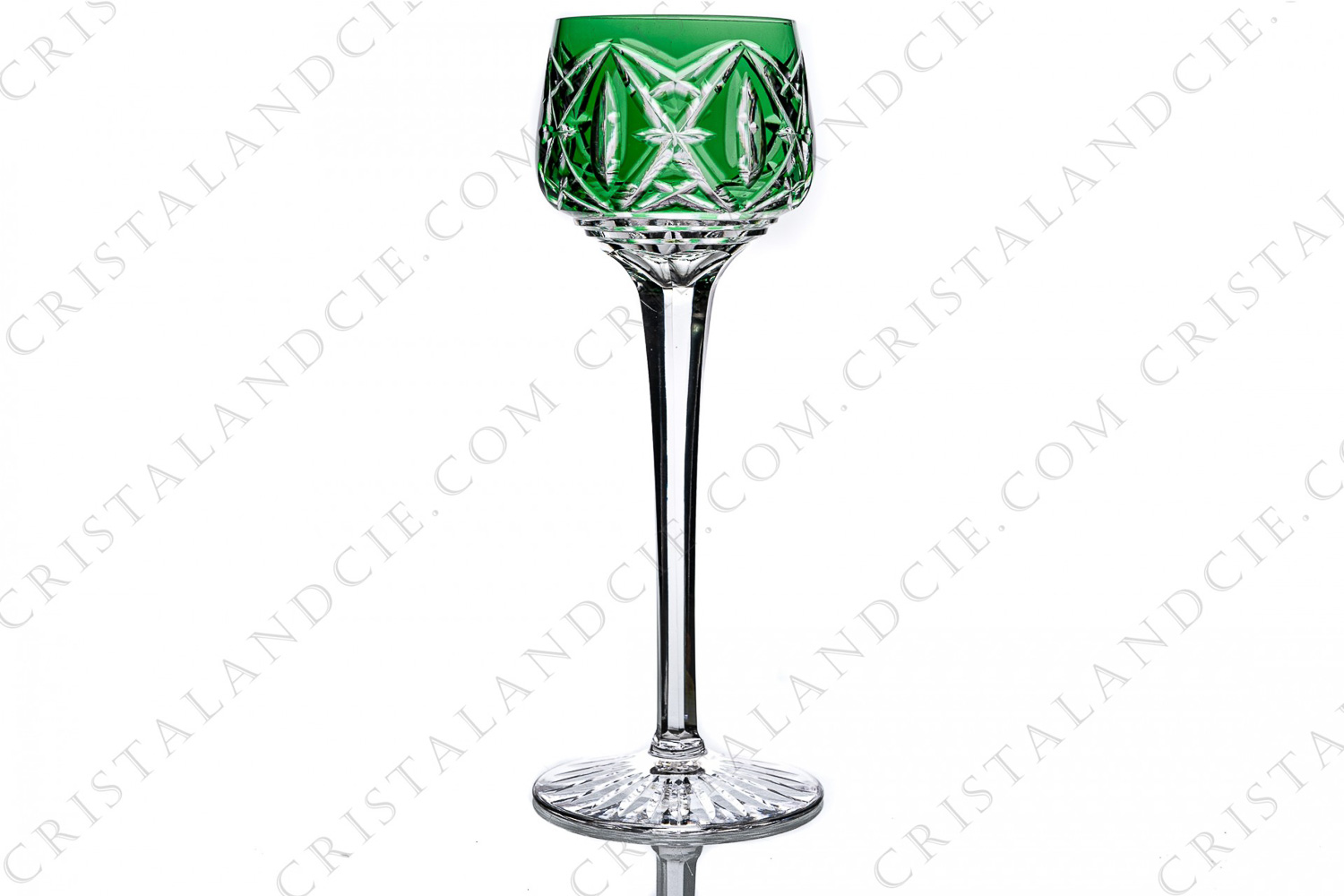 Verre à vin du Rhin roemer en cristal double-couches vert de Saint-Louis forme 291 taille 914 présentant un important décor taillé photo-1