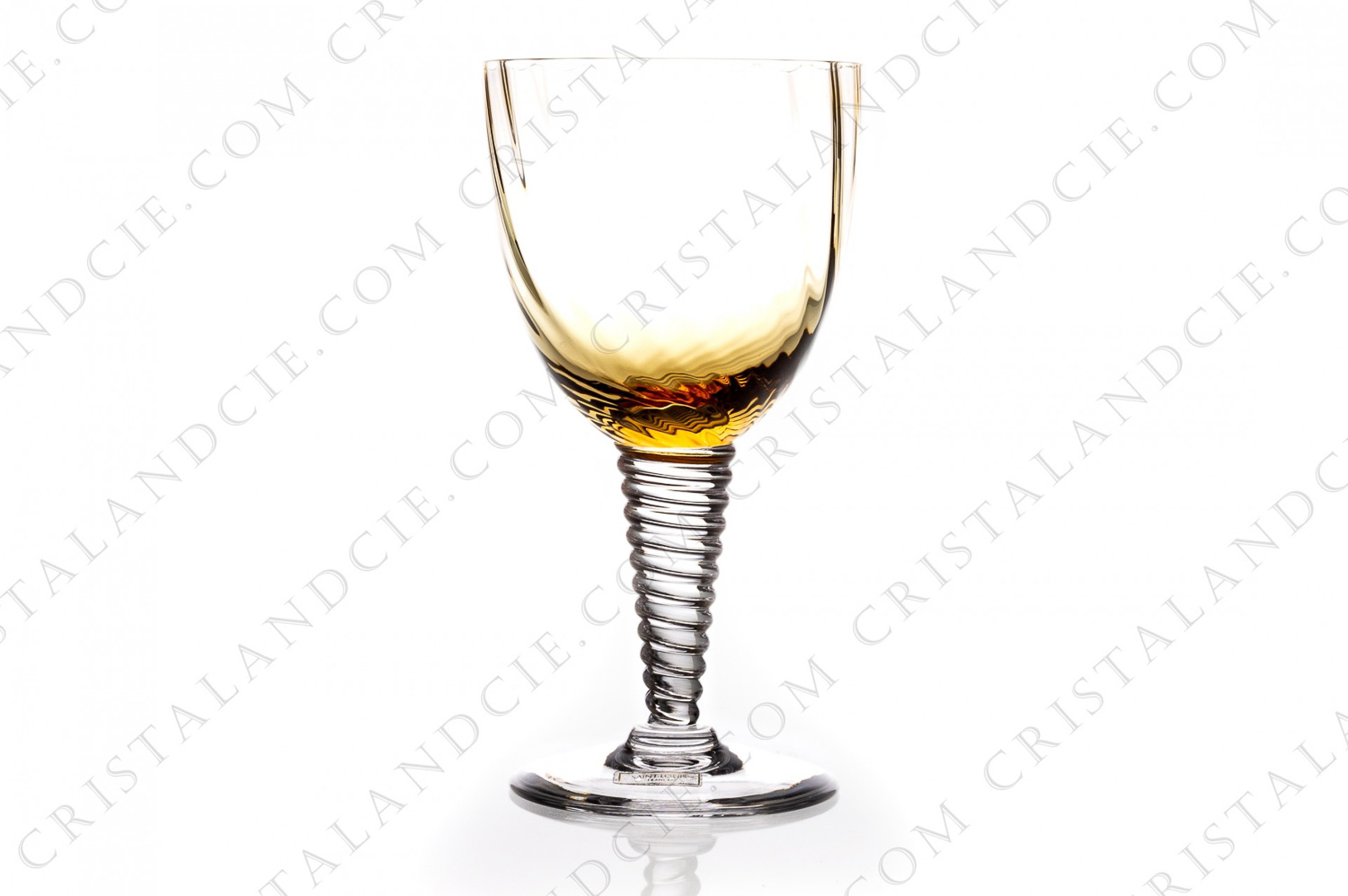 Verre à vin roemer en cristal de Saint-Louis modèle Tsar, dont la paraison de couleur ambre est ornée de côtes vénitiennes photo-1