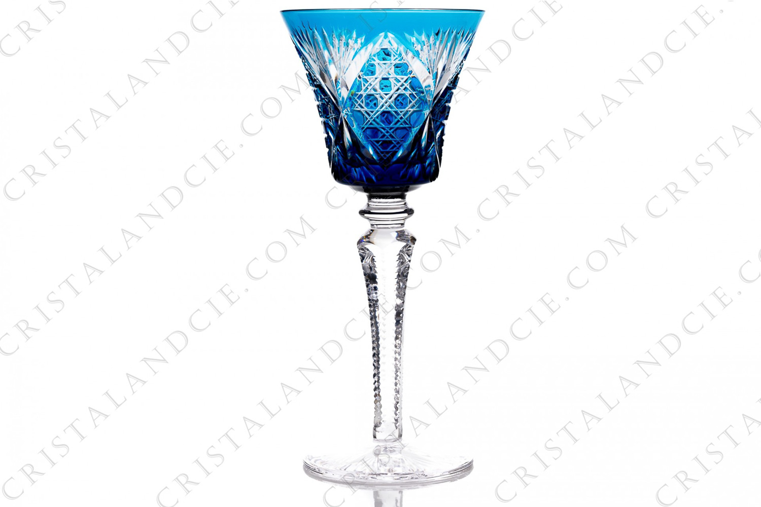 Verre à vin du Rhin roemer en cristal double couches bleu clair de Saint-Louis modèle Vologne présentant un important décor taillé photo-1