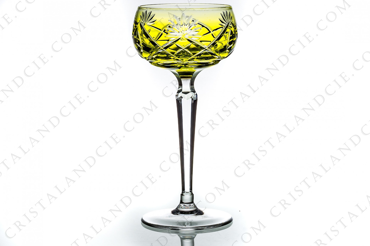 Verre à vin du Rhin roemer en cristal double-couches jaune de Val Saint-Lambert modèle Bonn Fantaisie présentant un important décor taillé photo-1