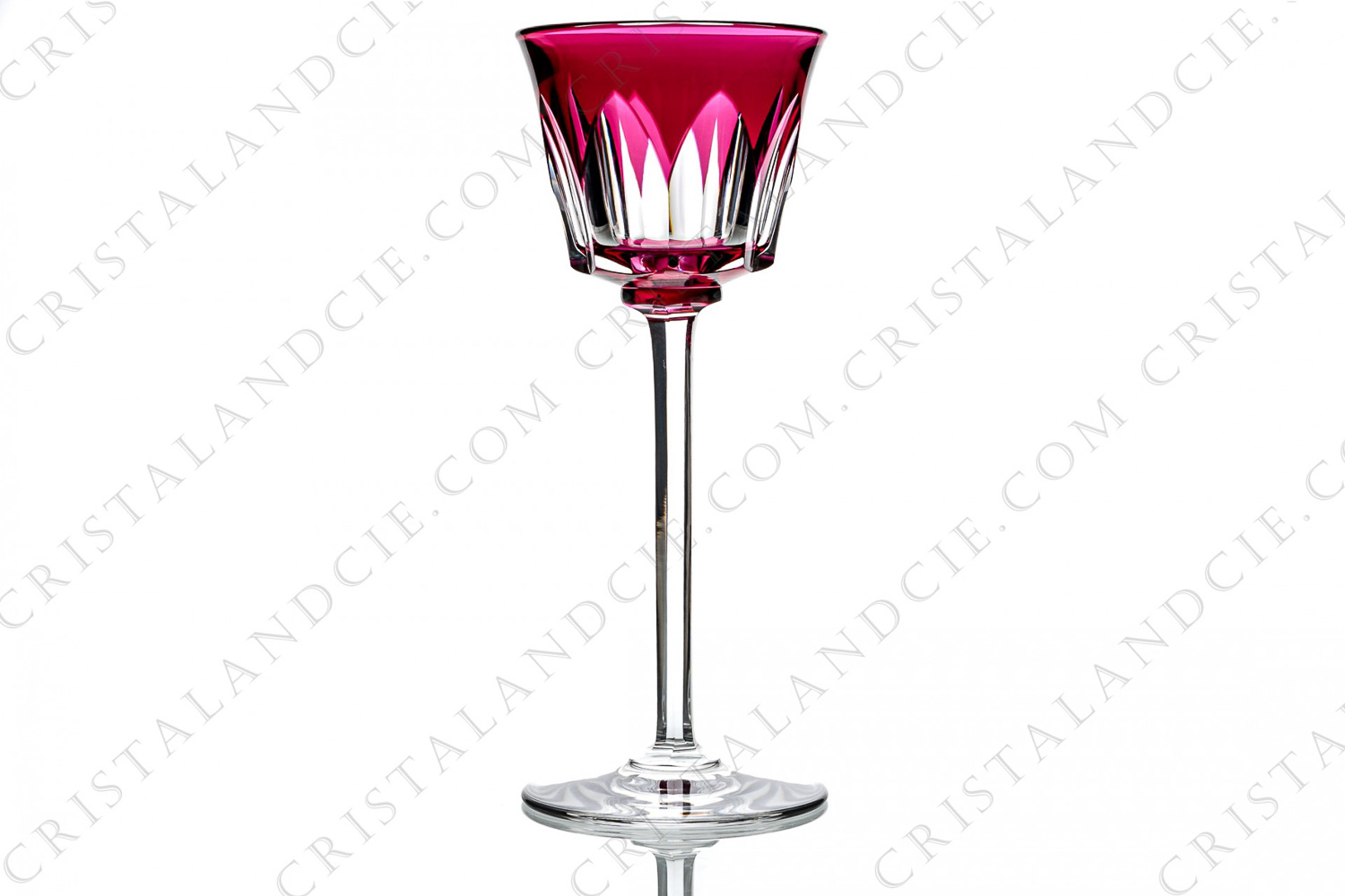 Verre à vin du Rhin, roemer en cristal double couches rouge de Baccarat modèle Polignac orné de biseaux taillés sur la paraison et présentant une jambe taillée photo-1