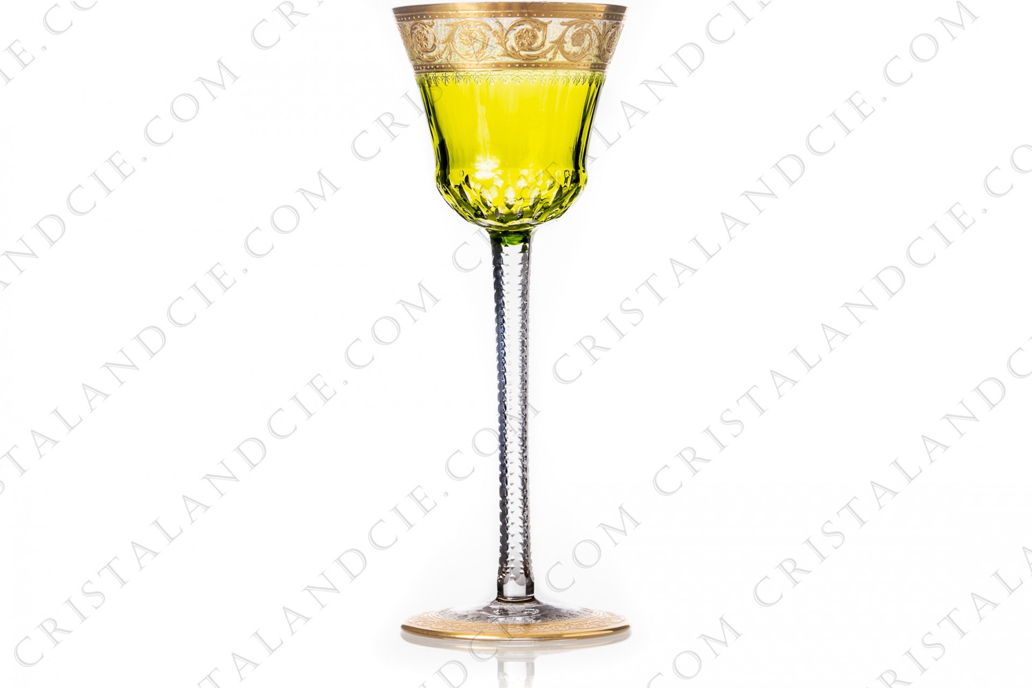 Verre à vin Roemer en cristal double-couches chartreuse de Saint-Louis modèle Thistle présentant un important décor taillé et gravé incrusté d or photo-1
