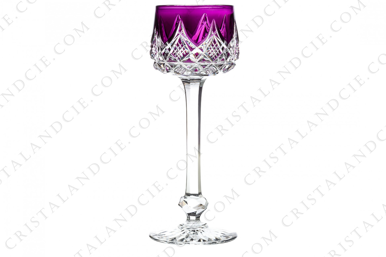 Verre à vin du Rhin roemer en cristal mauve double-couches de Baccarat modèle Colbert présentant un important décor taillé photo-1