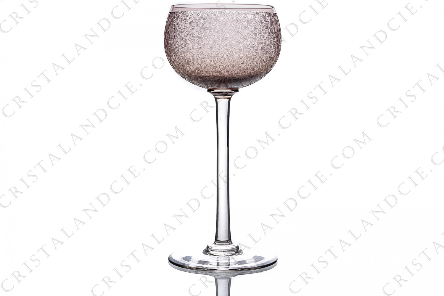 Verre à vin du Rhin, roemer en cristal mauve de Saint-Louis présentant un décor gravé à l acide sur la paraison photo-1