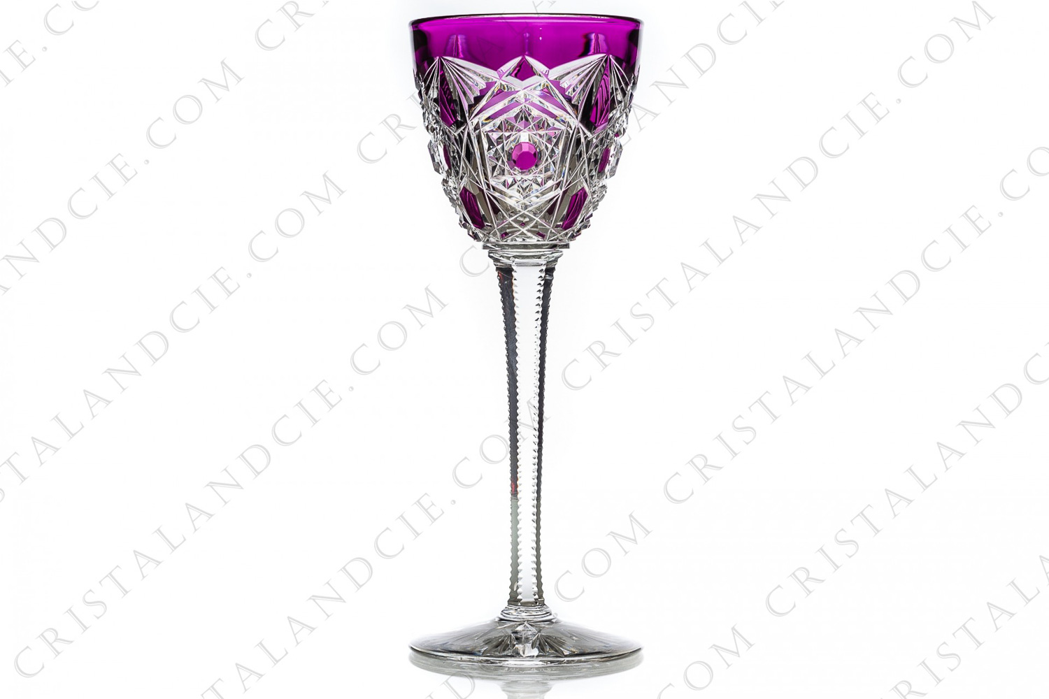 Verre à vin du Rhin roemer en cristal double couches mauve de Baccarat modèle Lagny présentant un important décor taillé sur la panse et le pied photo-1