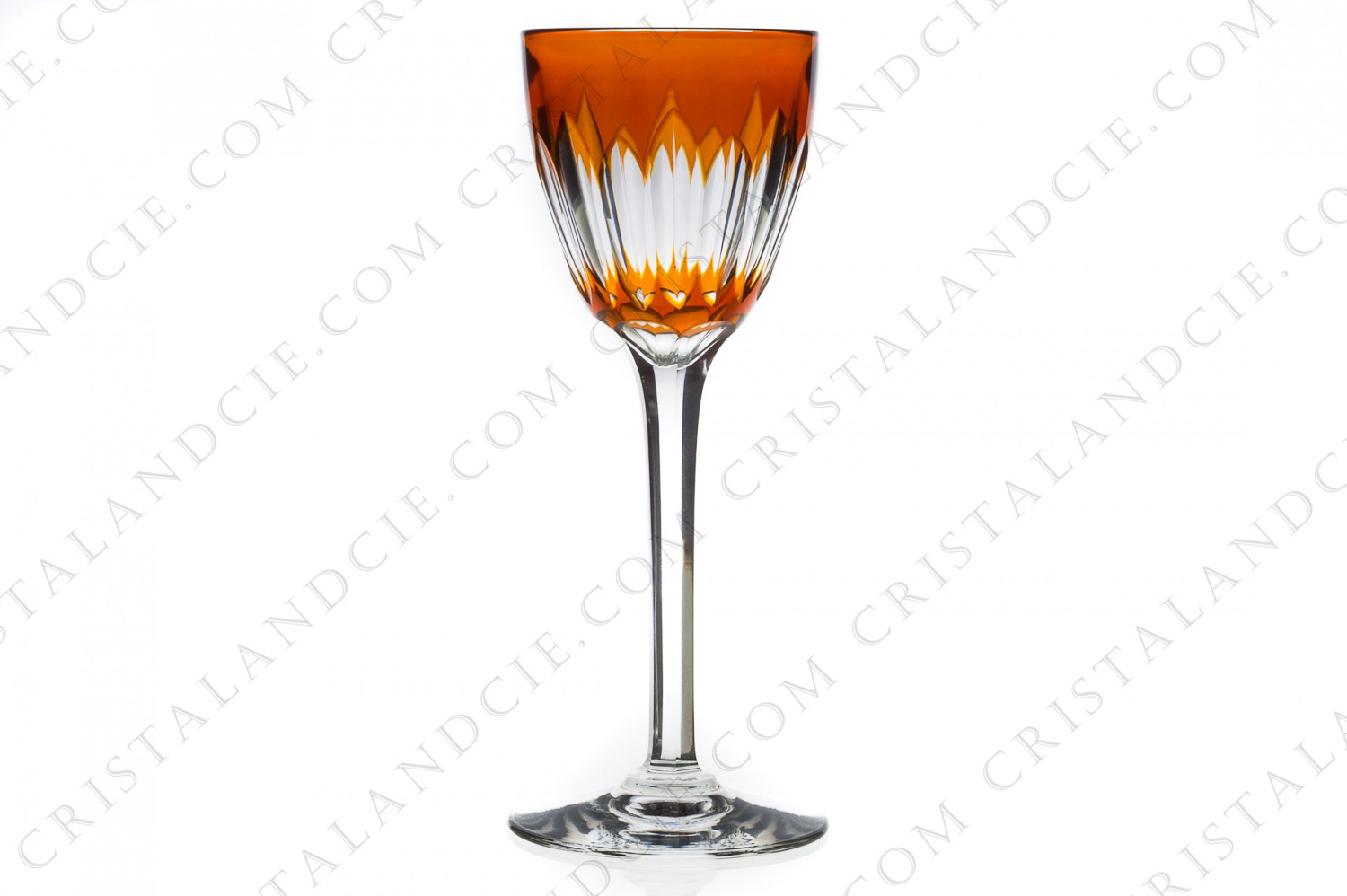 Verre à vin du Rhin roemer en cristal double-couches orange de Baccarat modèle Vérone dont la paraison est ornée de biseaux et la jambe taillée photo-1