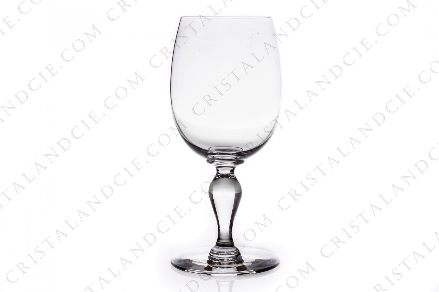 Verre à vin n°3 en cristal de Baccarat modèle Romane présentant une jambe balustre photo-1