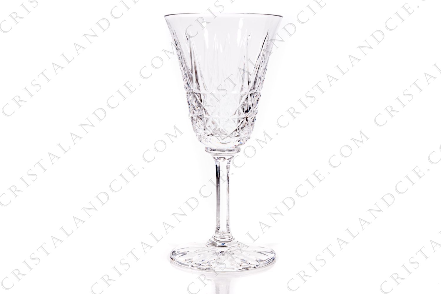 White wine glass n°4 in crystal by Saint-Louis pattern Tarn with an important cut pattern of diamonds photo-1