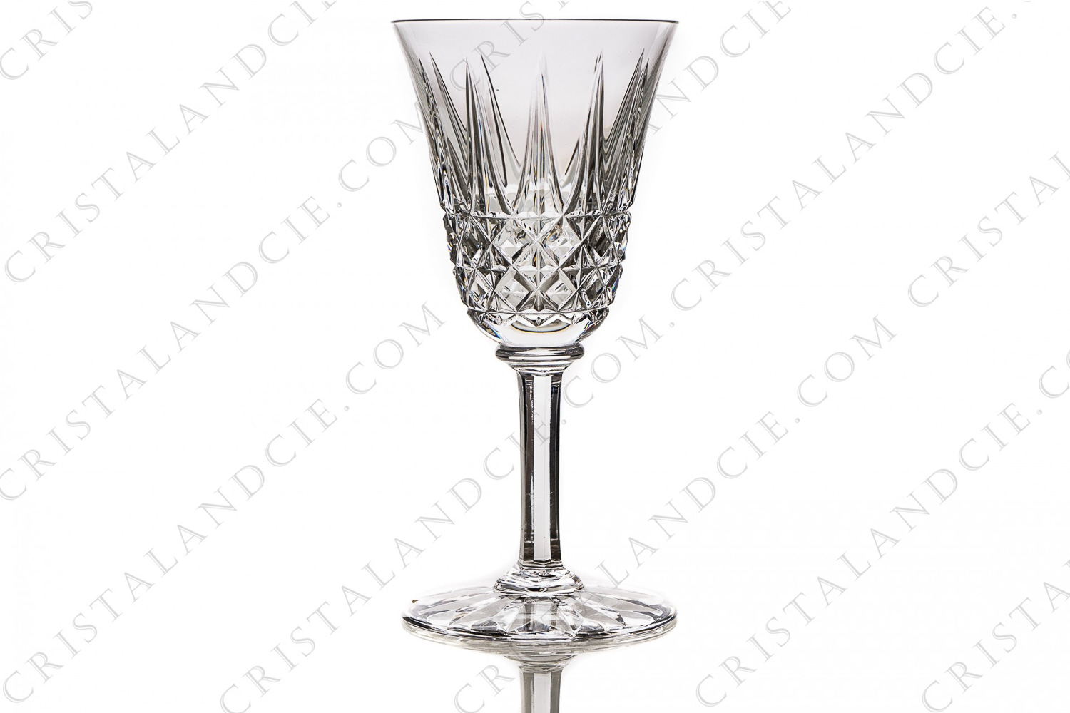 Red wine glass n°3 in crystal by Saint-Louis pattern Tarn, with an important cut pattern of diamonds photo-1