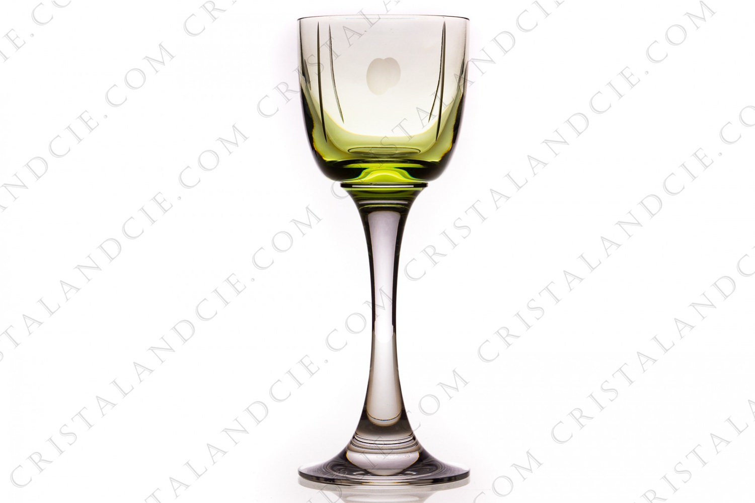 Verre à vin n°3 en cristal de Baccarat modèle Tranquility vert à décor d’ovales et traits taillés photo-1