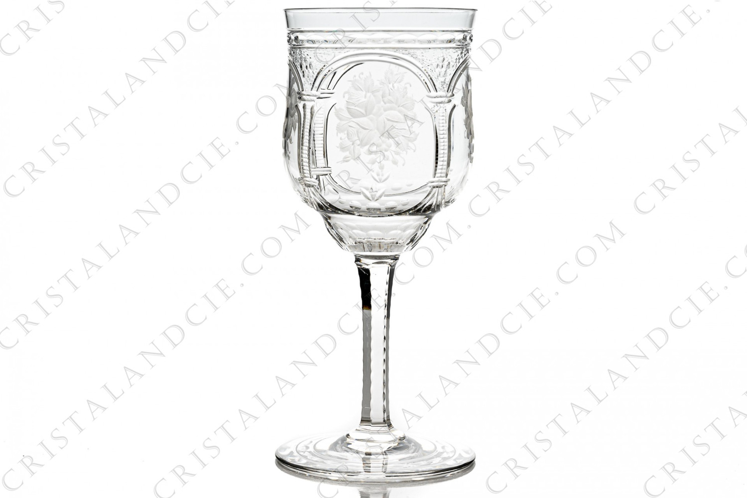 White wine glass n°4 in crystal by Baccarat pattern Vallée S with a pattern of engraved and frosted bouquets of flowers framed by arches and columns photo-1