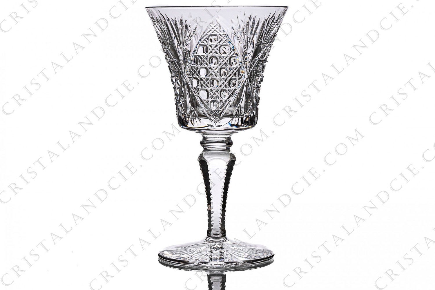 Wine glass n°3 in crystal by Saint-Louis pattern Vologne with an important cut pattern photo-1