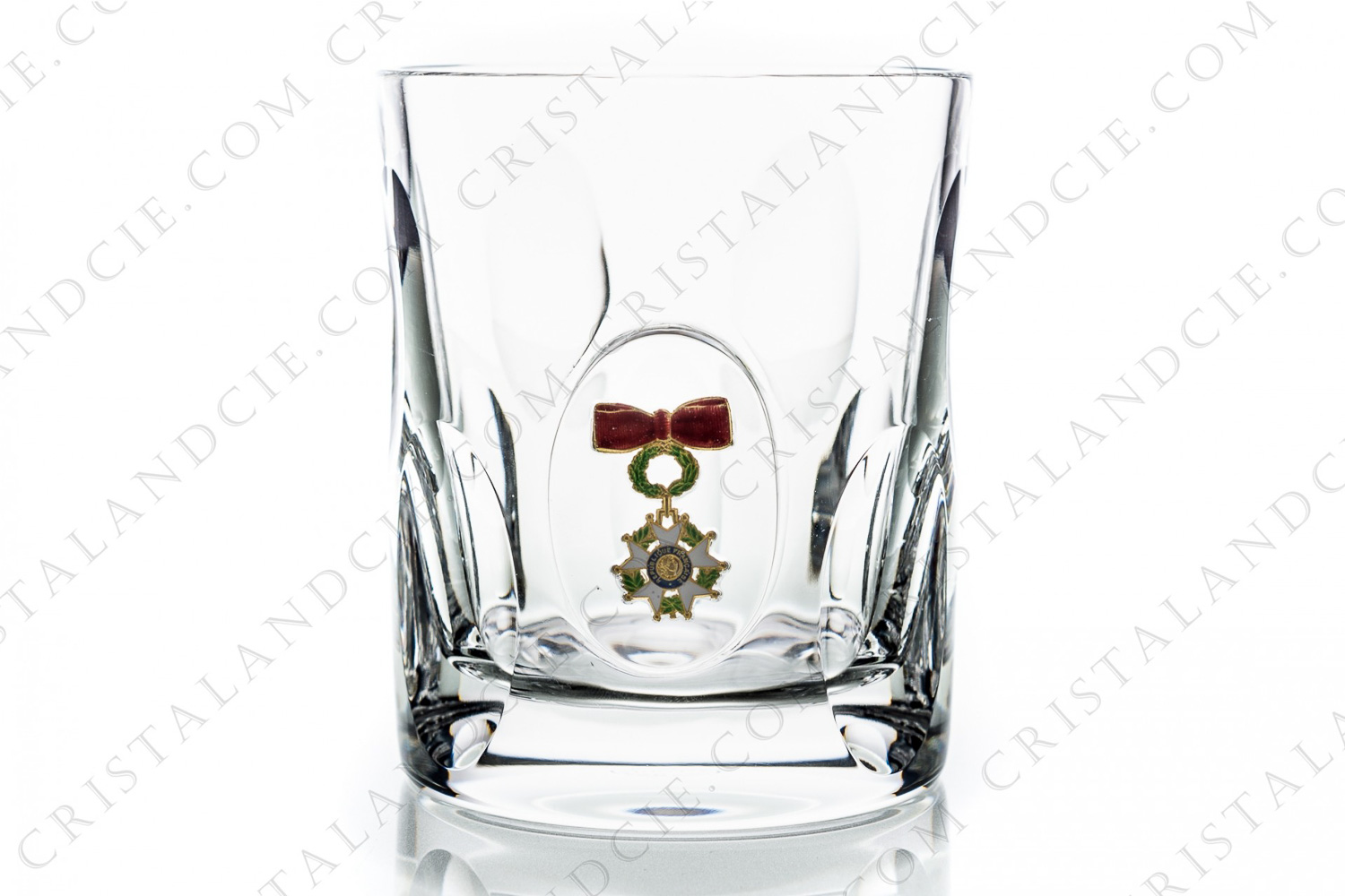 Whisky glass in crystal by Saint-Louis with a cut pattern and an inclusion of the Legion of Honour of the degree of Commander photo-1