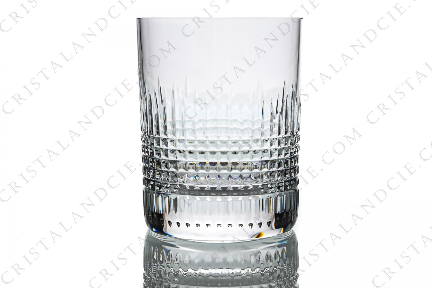 Verre à Whisky n°2 en cristal de Baccarat modèle Nancy présentant un important décor taillé de quadrillage photo-1