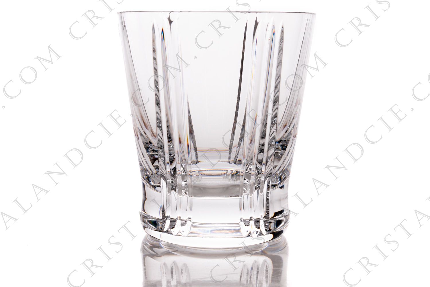 Verre à whisky, gobelet n°3 en cristal de Baccarat modèle Triade orné de biseaux taillés photo-1