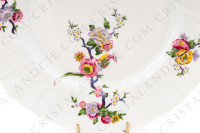 Assiette plate en porcelaine de Limoges de la maison Bernardaud modèle Bengali décorées de fleurs polychromes et d oiseaux de paradis photo-3