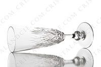 Flûte à Champagne en cristal de Saint-Louis modèle Massenet présentant un important décor taillé sur la paraison et une bague sur le bas de la jambe photo-2