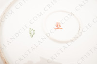 Grand plat rond creux en porcelaine de Limoges de la maison Sigismond Maas orné de chrysanthèmes rose et blancs sur un fond bleu clair et de liserets or photo-6