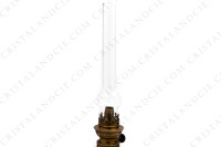 Lampe à pétrole dont le réservoir est en cristal de Saint-Louis modèle Massenet or présentant un décor de rinceaux en incrustations or sur un fond vert photo-2