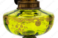 Lampe à pétrole dont le réservoir est en cristal de Saint-Louis modèle Massenet or présentant un décor de rinceaux en incrustations or sur un fond vert photo-7