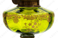 Lampe à pétrole dont le réservoir est en cristal de Saint-Louis modèle Massenet or présentant un décor de rinceaux en incrustations or sur un fond vert photo-8
