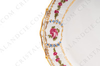 Cake dish in Limoges china by Bernardaud pattern Roses de Limoges decorated with friezes of pink roses, with roses in medallion and gold friezes photo-4