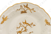 Plat rond en porcelaine de Limoges de la maison Bernardaud modèle Reine Elisabeth orné d oiseaux de paradis et de branchages or photo-4